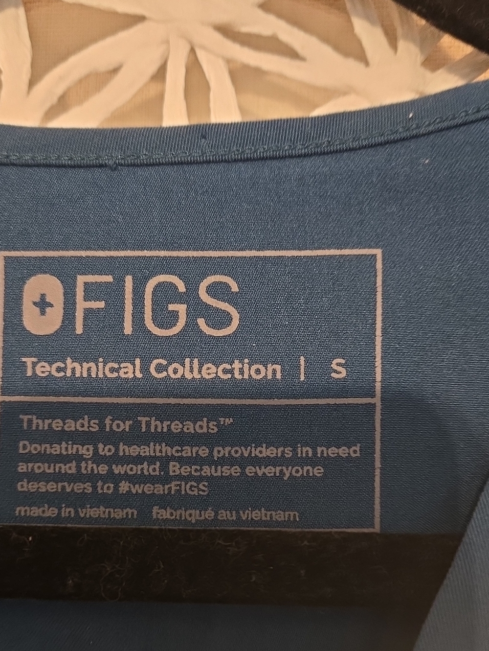 FIGS Catarina Scrub Top Women’s Small Caribbean Blue V-Neck One Pocket Medical - Picture 3 of 5